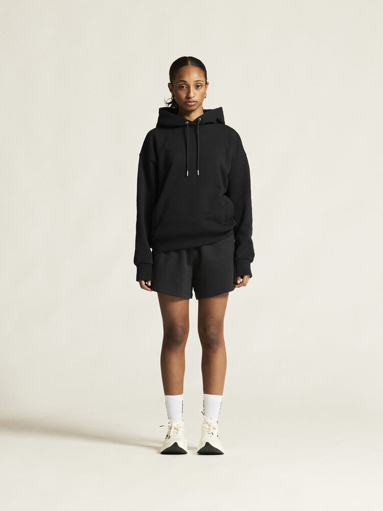 1916301-999000_Frequent-Sweatshorts-W_closeup1