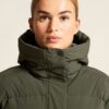 1916375-681000_Urban-Down-Puffer-Jkt-W_closeup6