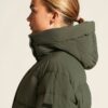1916375-681000_Urban-Down-Puffer-Jkt-W_closeup7