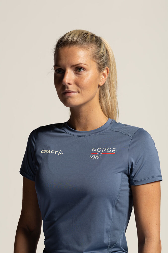 1916814-376376_OL-Norway-Essence-SS-Tee-2-W_Closeup-5