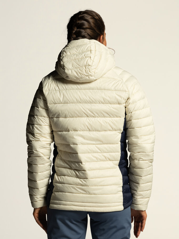 1916840-905000_OL-Norway-Light-Down-Jacket-W_Closeup4