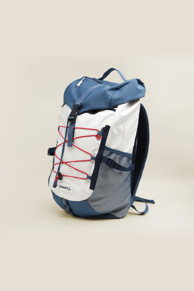 1916861-376000_OL-Norway-Travel-Backpack-25L_Closeup1