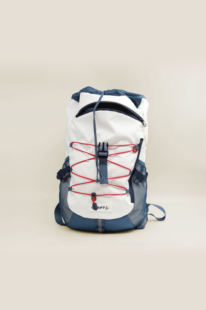 1916861-376000_OL-Norway-Travel-Backpack-25L_Closeup2