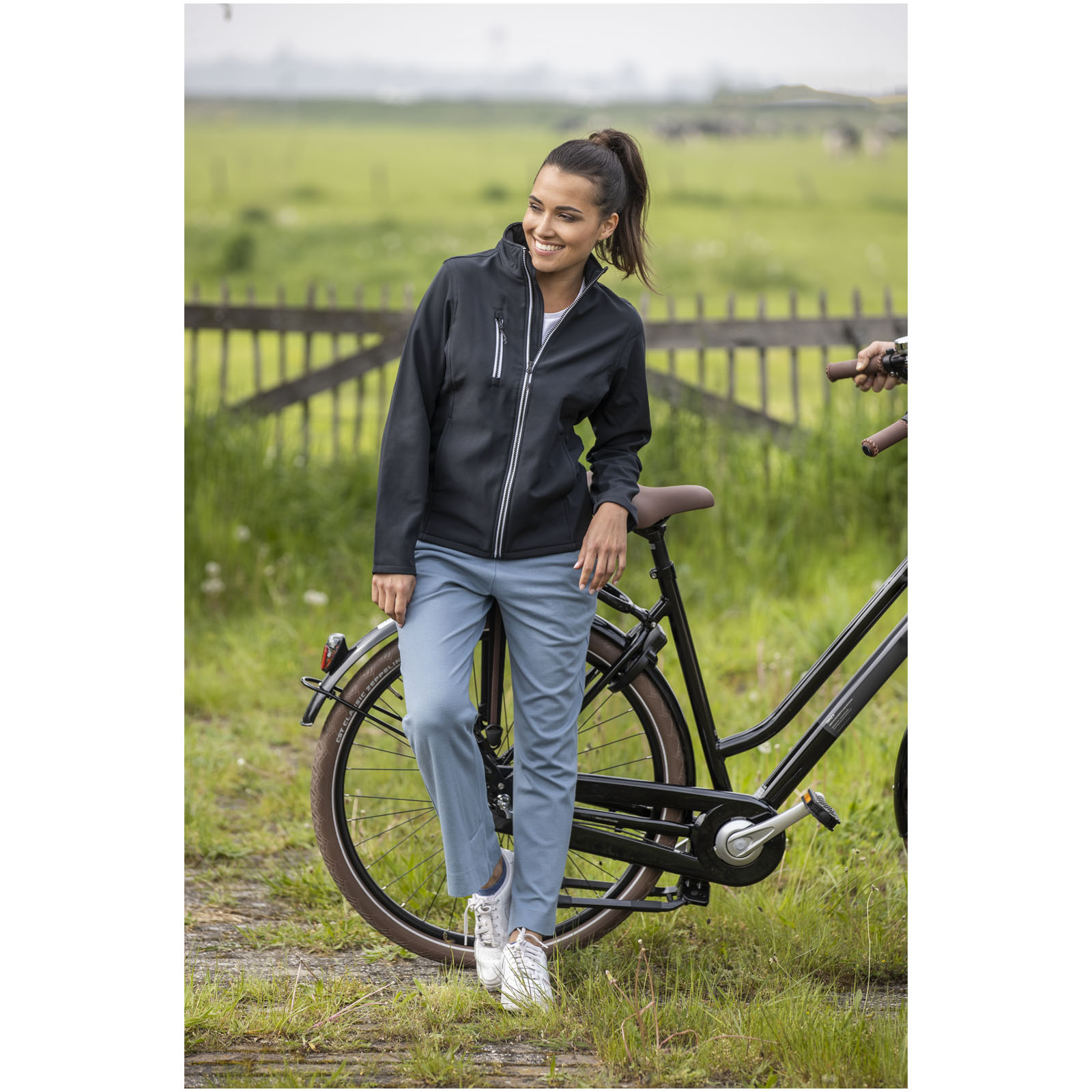 3832489_M1
