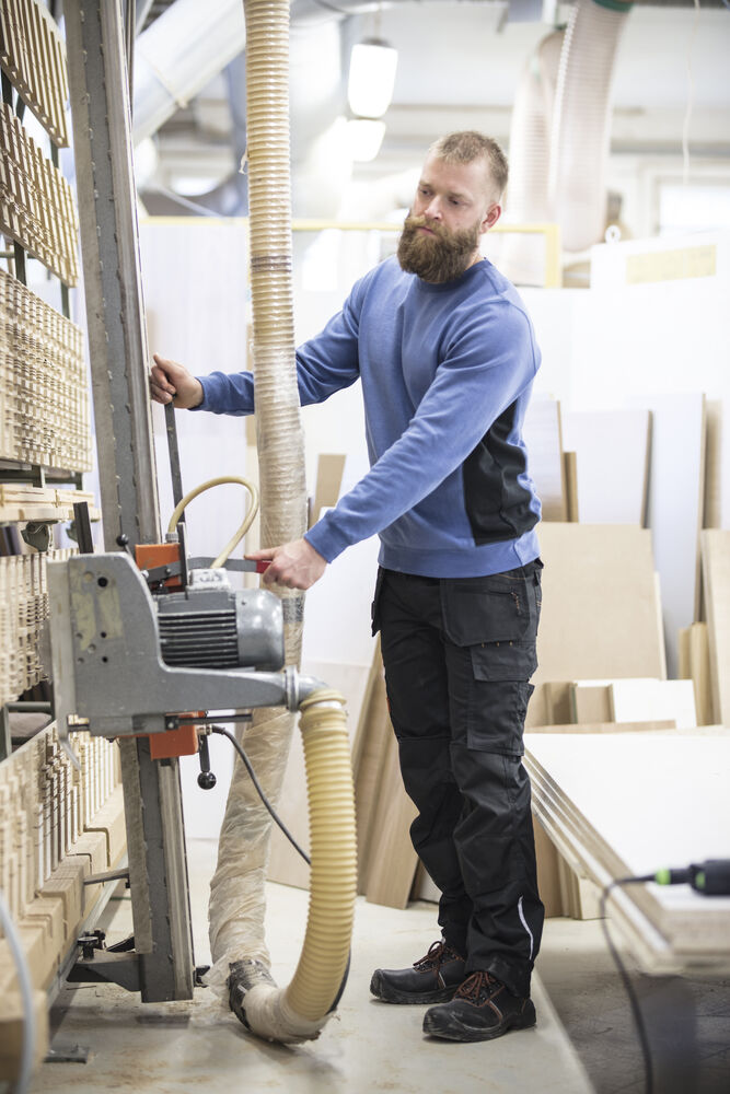 65232220_Craftsman-Trousers_65540220_Sweatshirt_no7747