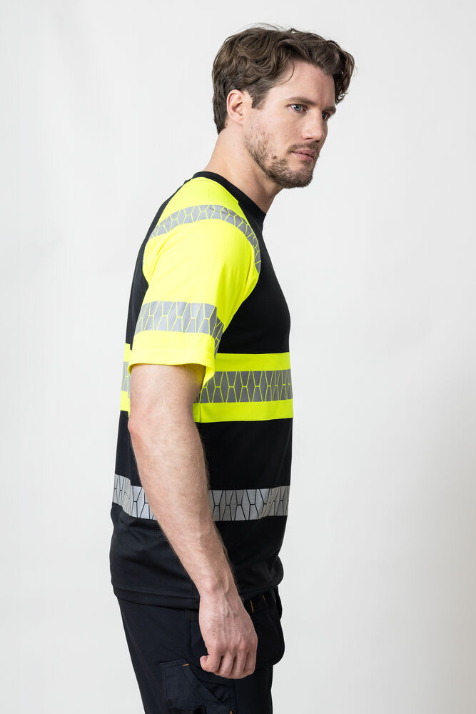 65522651-9921_5226TshirtVarsel_ModelPictureRight
