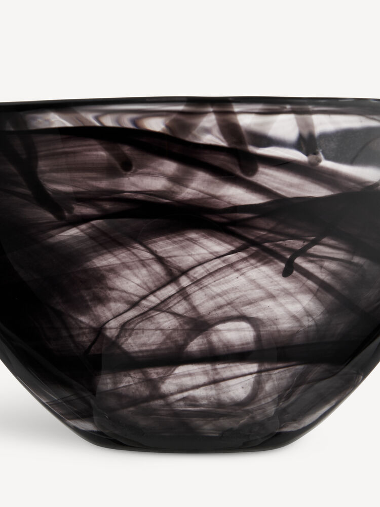 7052502_Contrast_Bowl_Black-Black_160mm_Kosta_Boda_Anna_Ehrner_PRO_03_3x4