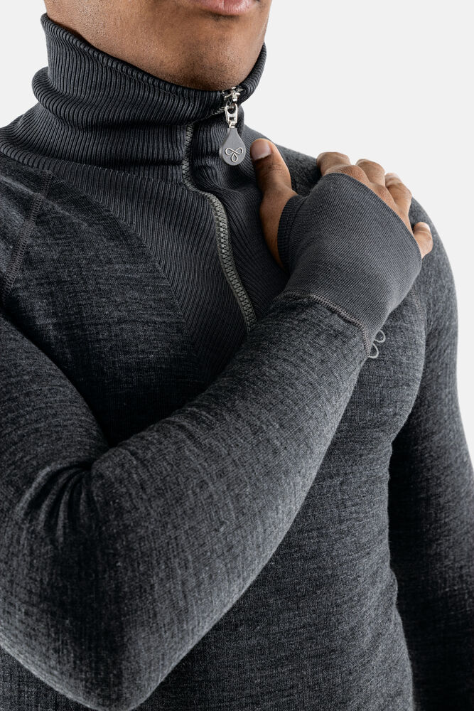 903050-992_Termo-Light-2.0-Turtleneck-w-zip_Juniper_closeup1